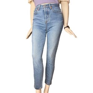Levi's 501 Premium Wedgie Jeans Medium Wash Mid Rise Blue 90s Style Basic 26